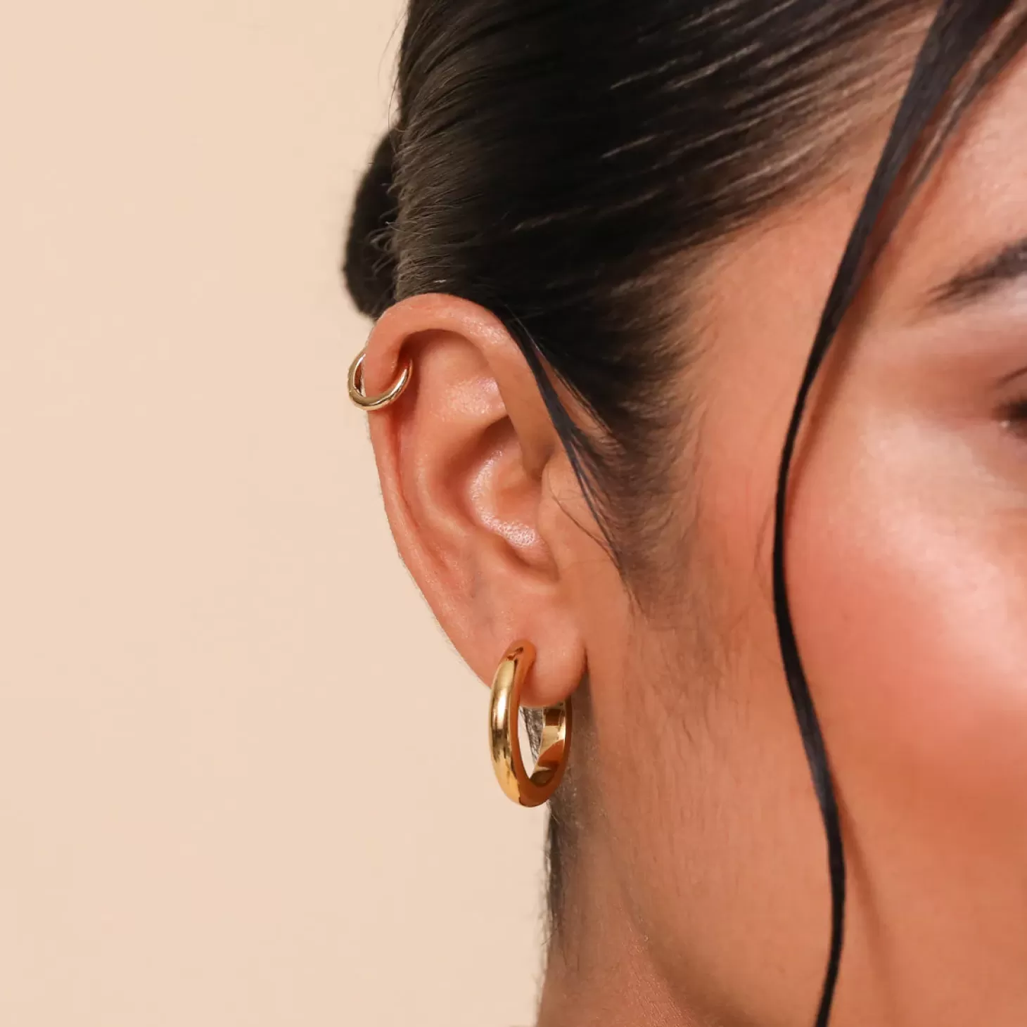 Astrid & Miyu Bold Large Hoops In Gold 18K Gold Plated Store