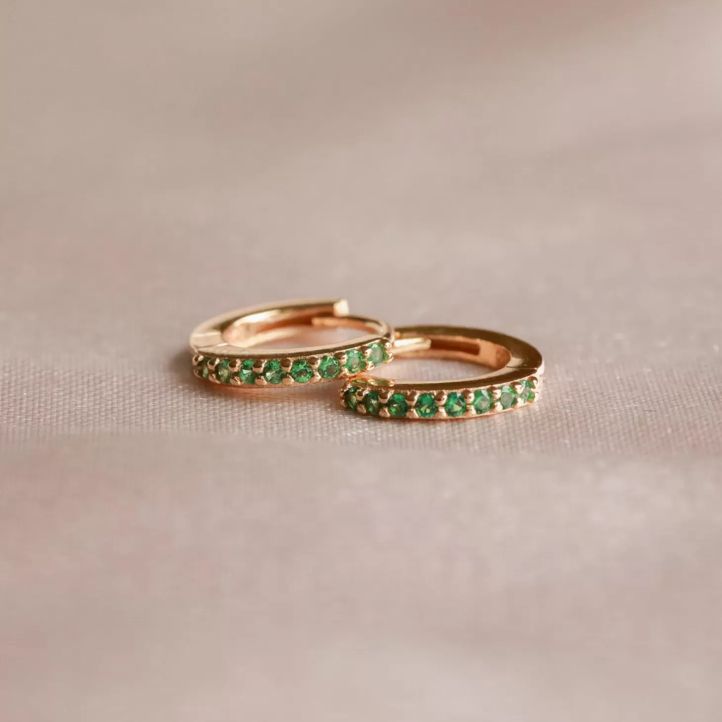 Astrid & Miyu May Birthstone Huggies In Gold With Emerald Cz 18K Gold Plated Sterling Silver Best Sale
