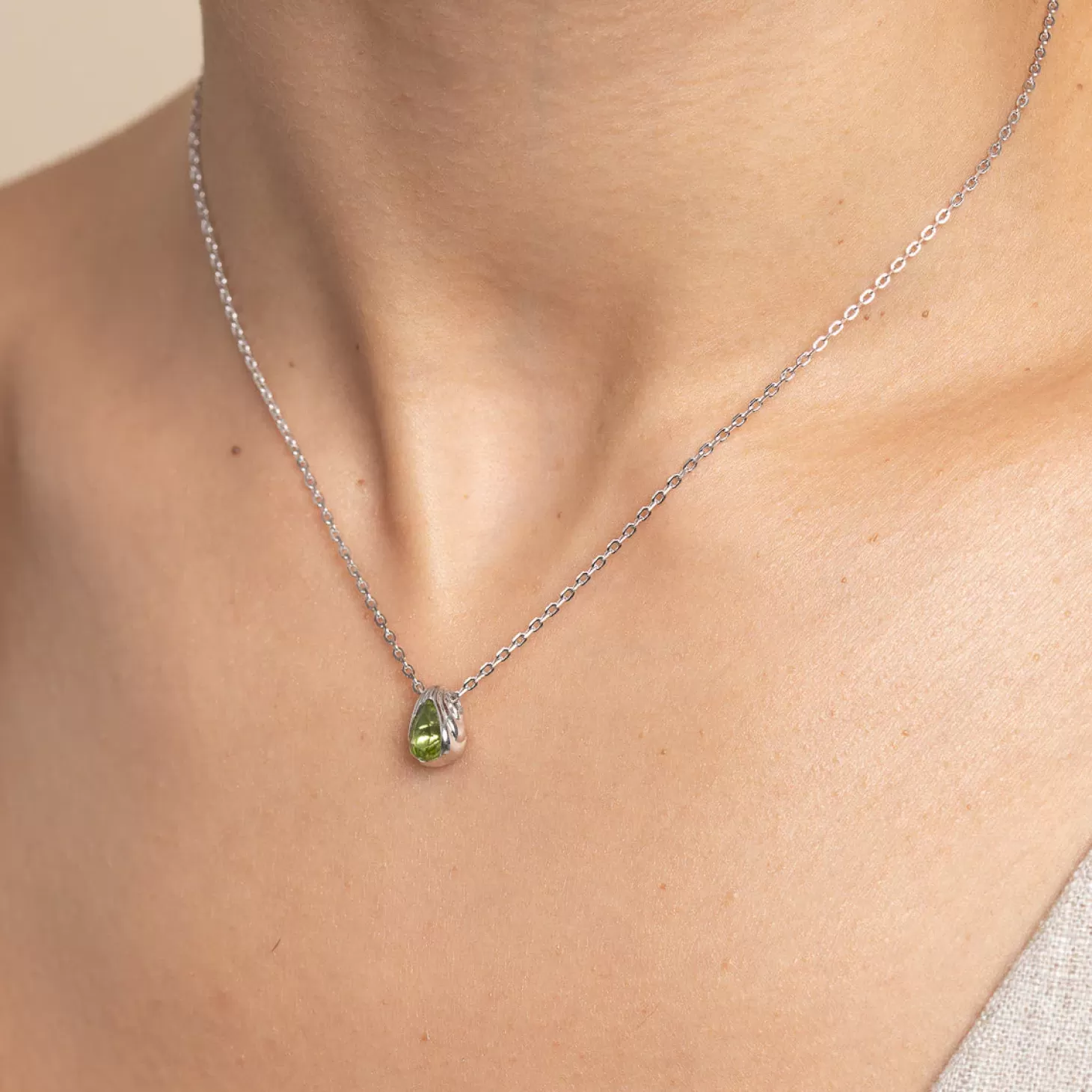 Astrid & Miyu Olivine Pendant Necklace In Silver Rhodium Plated Sterling Silver Hot