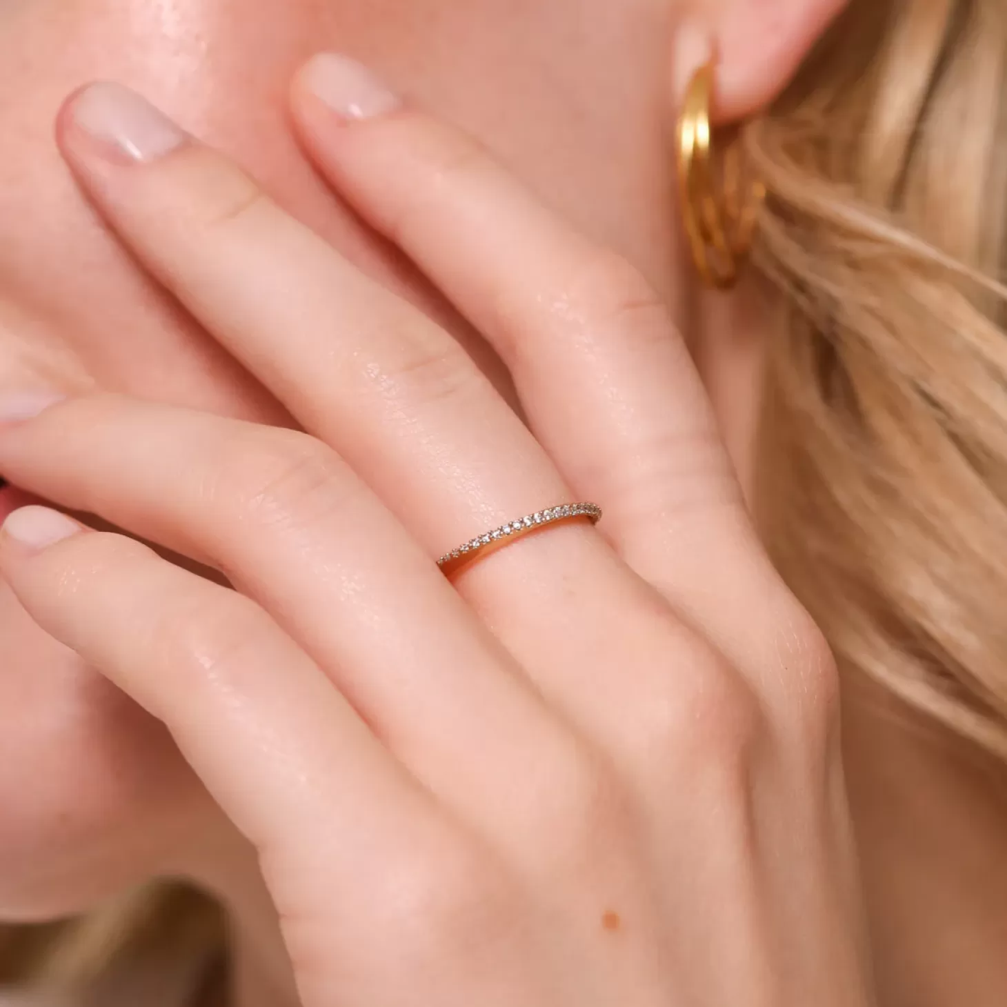 Astrid & Miyu Orbit Crystal Band Ring In Gold 18K Gold Plated Sterling Silver Outlet