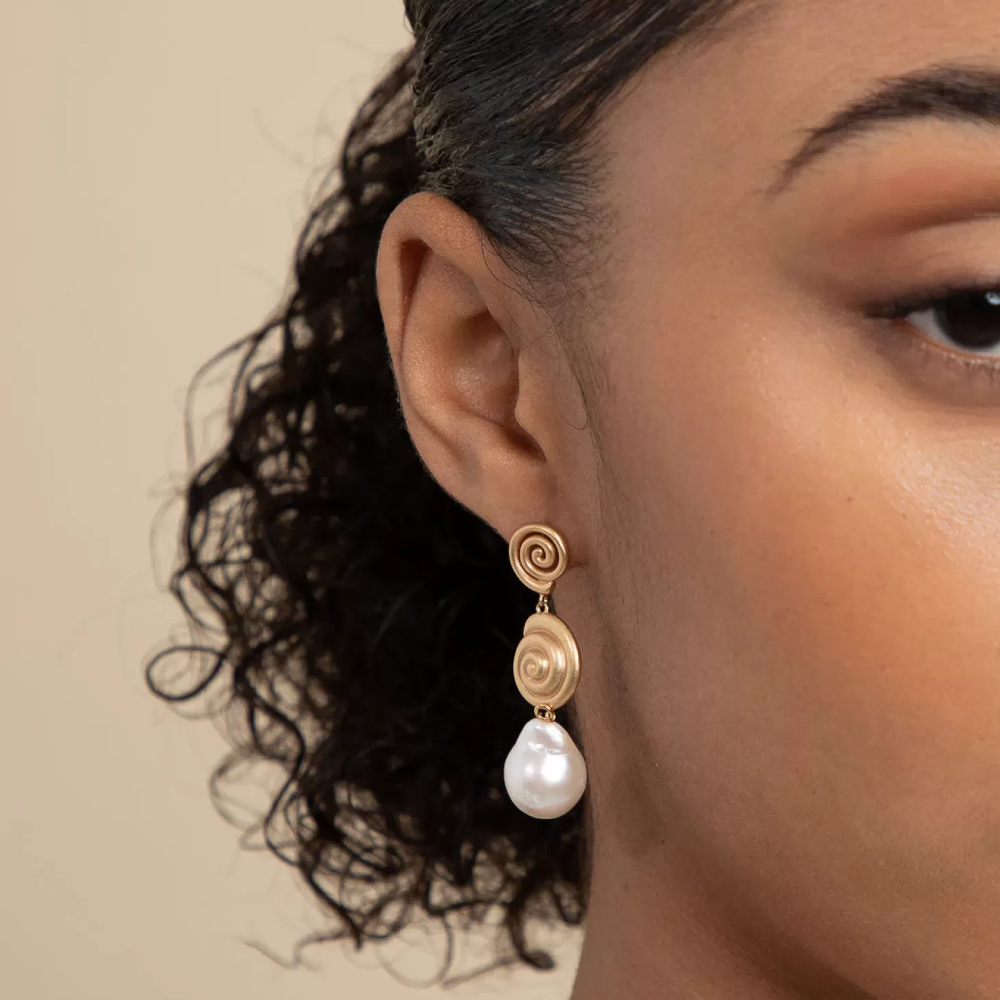 Astrid & Miyu Pearl & Shell Drop Stud Earrings In Gold 18K Gold Plated Sterling Silver Cheap