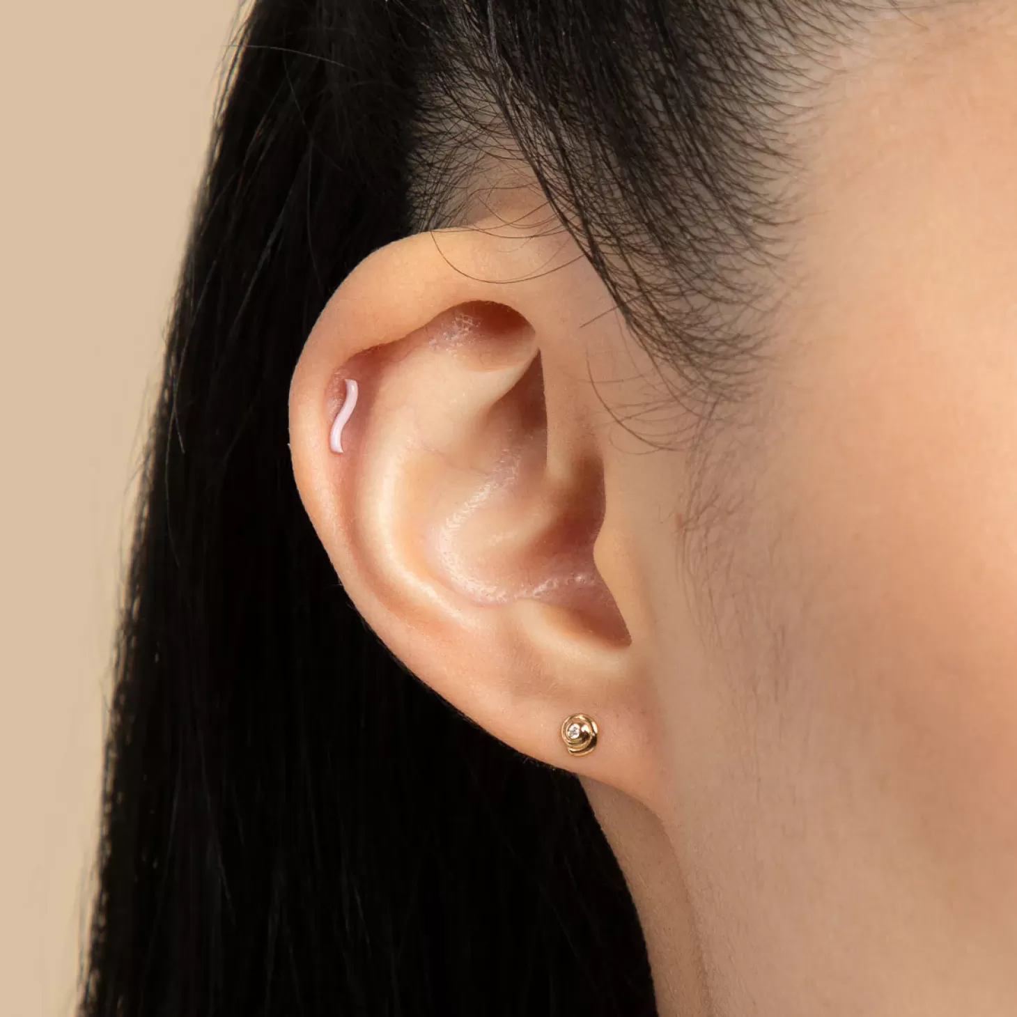 Astrid & Miyu Shell Crystal Stud Earrings In Gold 18K Gold Plated Sterling Silver Outlet
