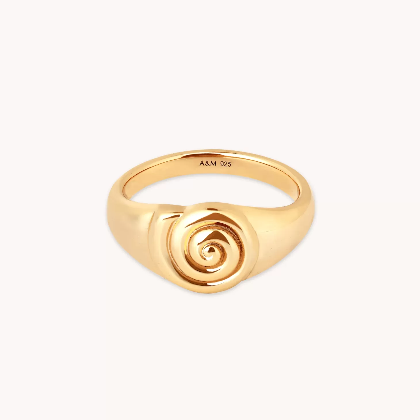 Astrid & Miyu Shell Signet Ring In Gold 18K Gold Plated Sterling Silver Best Sale