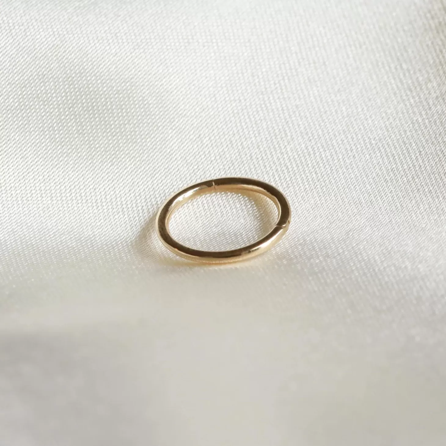 Astrid & Miyu Solid Gold Simple Piercing Hoop Outlet